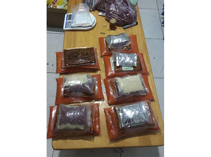 刚刚小样红汤火锅底料